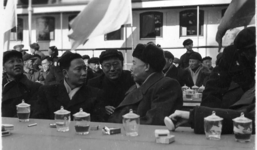 1960年1月18日，南京長江大橋正式開工。（左起惠浴宇、彭敏、彭沖）